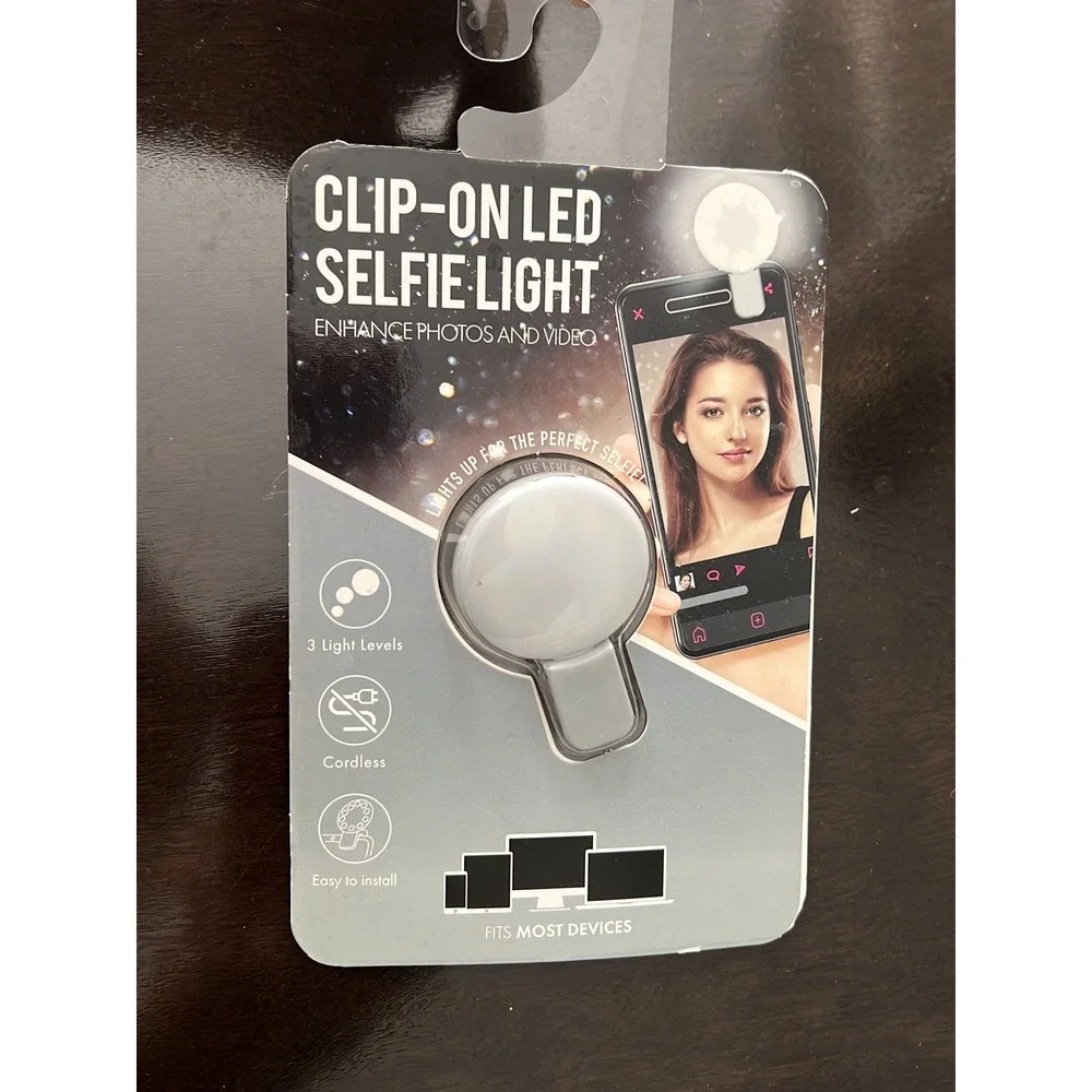 Clip-on led selfie light